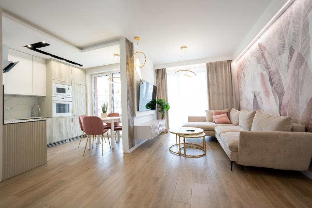 Rodzinne Apartamenty Bardzo Blisko Plazy Rewal Exterior photo